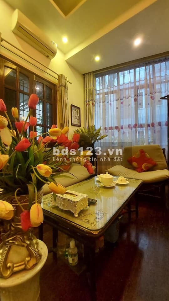 Bán biệt thự lô góc Quận Cầu Giấy diện tích 130m2 4 tầng mặt tiền t 7.5m giá chỉ 15.9 tỷ