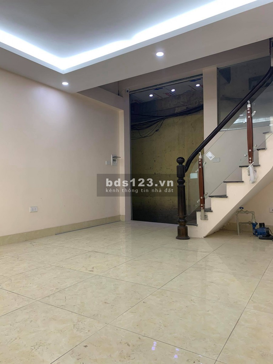 Bán nhà siêu đẹp Ngã Tư Sở - Trường Chinh, dt 30m2, 6 tầng, cách mặt phố 20m, lô góc