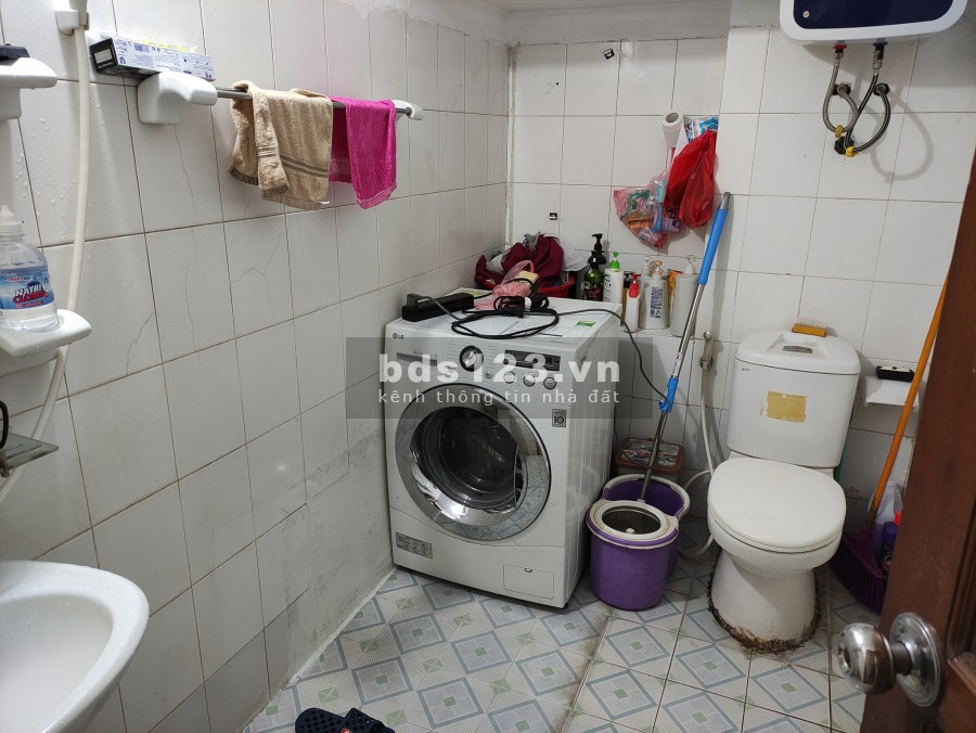 Bán nhà nguyên căn ngõ Hoà Bình Quận Hai Bà Trưng dt 4m2 4 tầng, ngõ nông, gần phố ở ngay