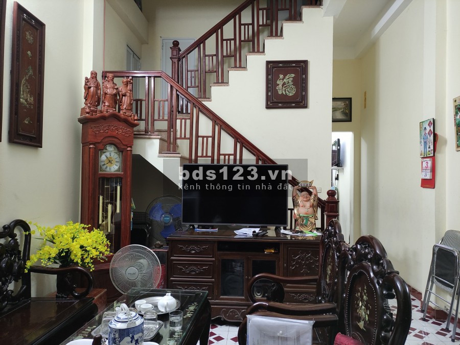 Bán nhà nguyên căn ngõ Hoà Bình Quận Hai Bà Trưng dt 4m2 4 tầng, ngõ nông, gần phố ở ngay