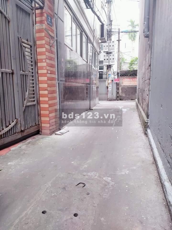 Bàn nhà đẹp nhất ngõ Nguyễn Khang, dt 35m2, mặt tiền 3m, giá bán 3.9 tỷ, lh 0975513371