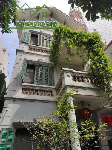 Bán biệt thự Ngọc Thụy, Long 160m2 x 3,5 tầng, Giá 10.5 tỷ, sân vườn để 2 Ô tô
