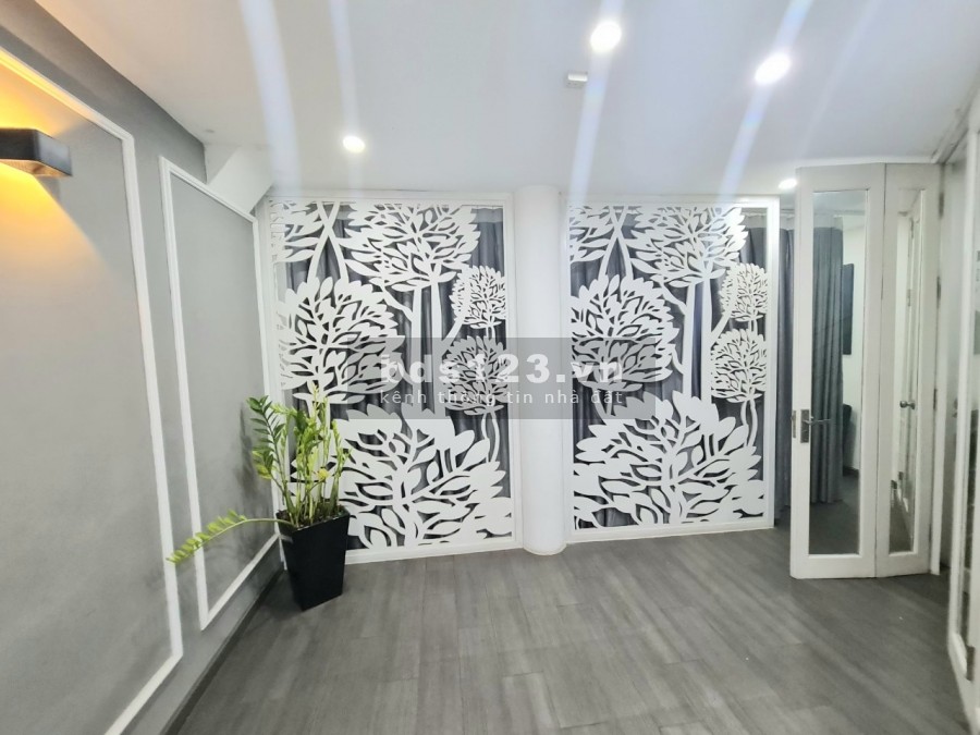 Cần Bán Nhà Mặt Phố Phạm Hồng Thái 61m2 x 6 tầng MT 5.6m Vị trí đẹp Kinh doanh Tuyệt vời