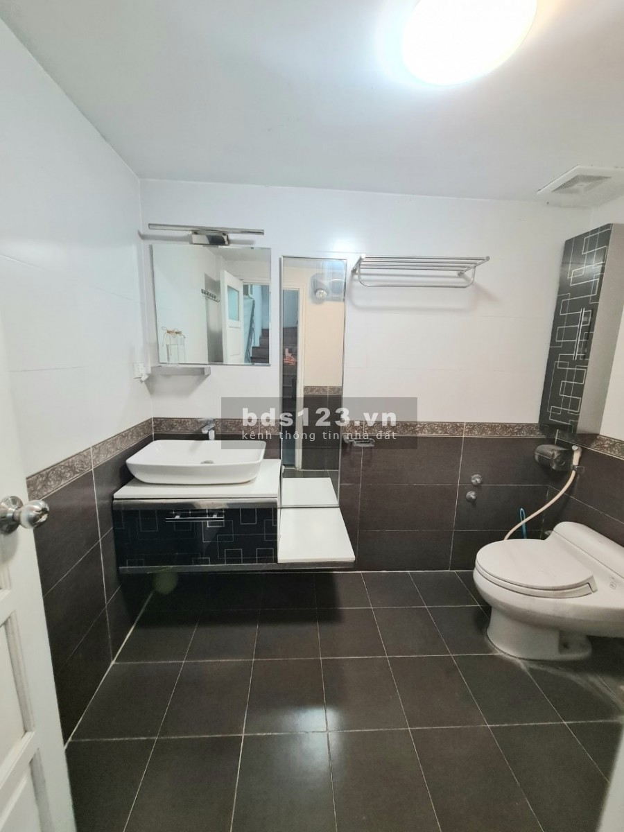 Cần Bán Nhà Mặt Phố Phạm Hồng Thái 61m2 x 6 tầng MT 5.6m Vị trí đẹp Kinh doanh Tuyệt vời