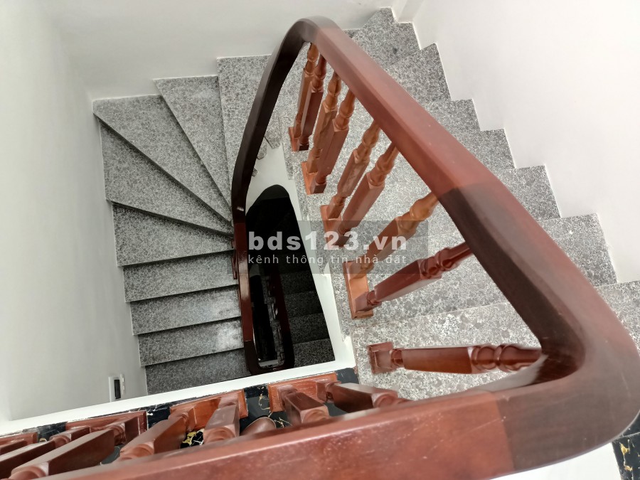 Bán nhà siêu phẩm Hai Bà Trưng, lô góc mới kính coong dtsd 31m2, giá 3x tỷ, vào ở ngay
