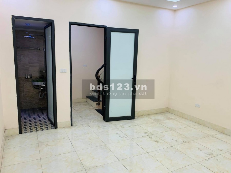 Bán nhà siêu đẹp Ngã Tư Sở - Trường Chinh, dt 30m2, 6 tầng, cách mặt phố 20m, lô góc