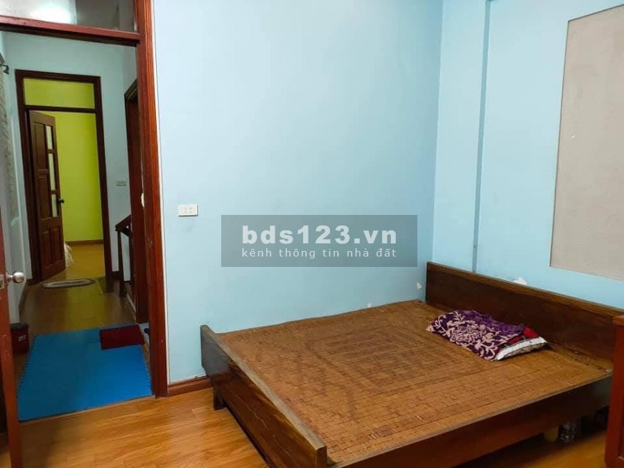 Bán đất tặng nhà dt 35m2, Giáp Nhị sổ đỏ riêng, ở ngay, giá rẻ 1.9 tỷ, liên hệ 0989745569