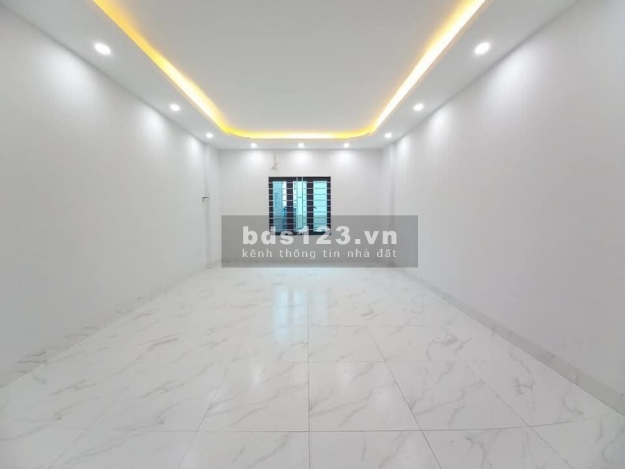 Bán nhà Tả Thanh Oai, sân vườn rộng rãi, diện tích sử dụng 70.4m2, 4 tầng, giá 2.35 tỷ