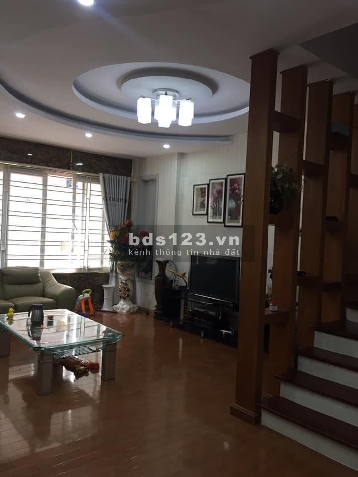 Bán nhà nguyên căn đẹp phân lô Quận Cầu Giấy, ô tô đỗ cửa nội thất xịn, phố Dương Quảng Hàm