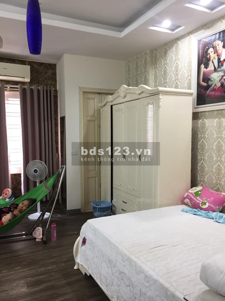 Bán nhà nguyên căn đẹp phân lô Quận Cầu Giấy, ô tô đỗ cửa nội thất xịn, phố Dương Quảng Hàm