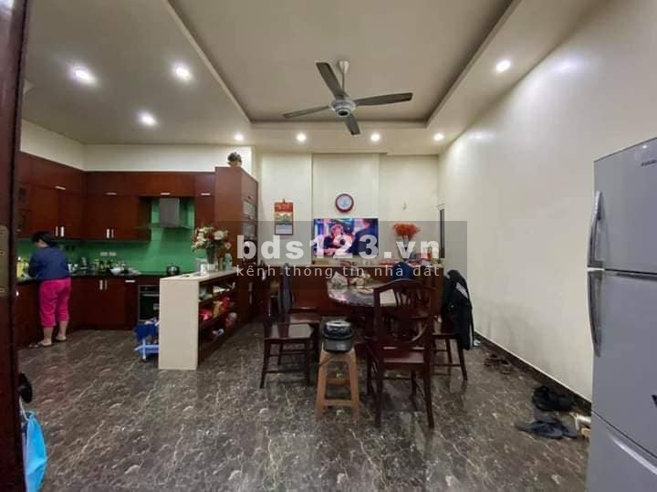 Bán gấp nhà nguyên căn diện tích sử dụng 60m2 khu Đống Đa, ô tô 7 chỗ vào nhà, sổ sẵn