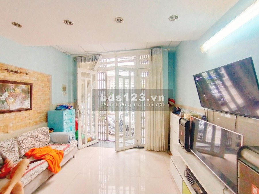 Ngộp Bank bán gấp nhà nguyên căn đường Bình Long dt 46m2 đúc 3 tầng giá bất chấp