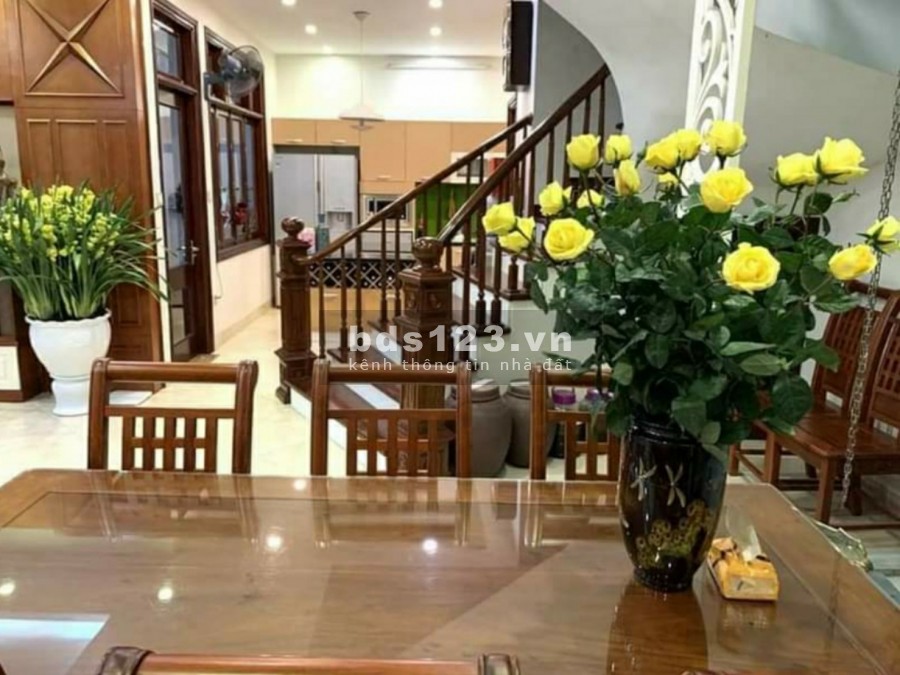 Cần bán nhà Núi Trúc, diện tích 48m2 đúc 5 tầng, 6PN, mặt tiền 4.2m, giá chỉ 4.85 tỷ