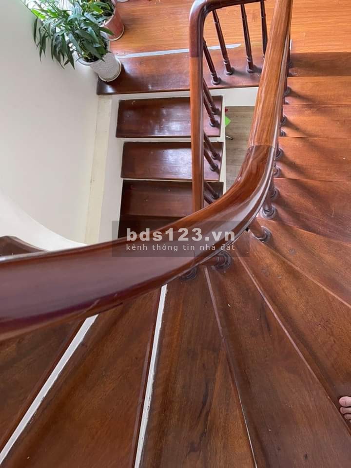 Bán nhà mặt phố Nguyễn Chỉ Thanh Quận Ba Đình, dt 72m2, 5 tầng mặt tiền 7.2m, giá 29 tỷ