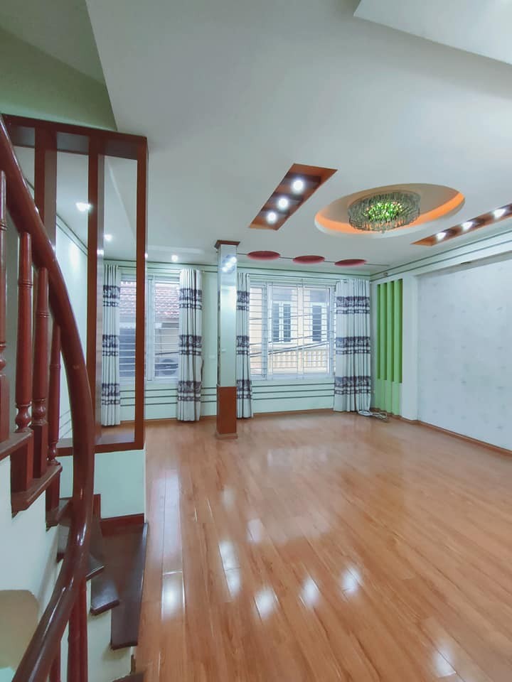 Bán nhà Giáp Bát, Hoàng Mai, 45m2, nhà đẹp, ngõ thoáng, tương lai giá trị, nhỉnh 4 tỷ. LH 0966456918.
