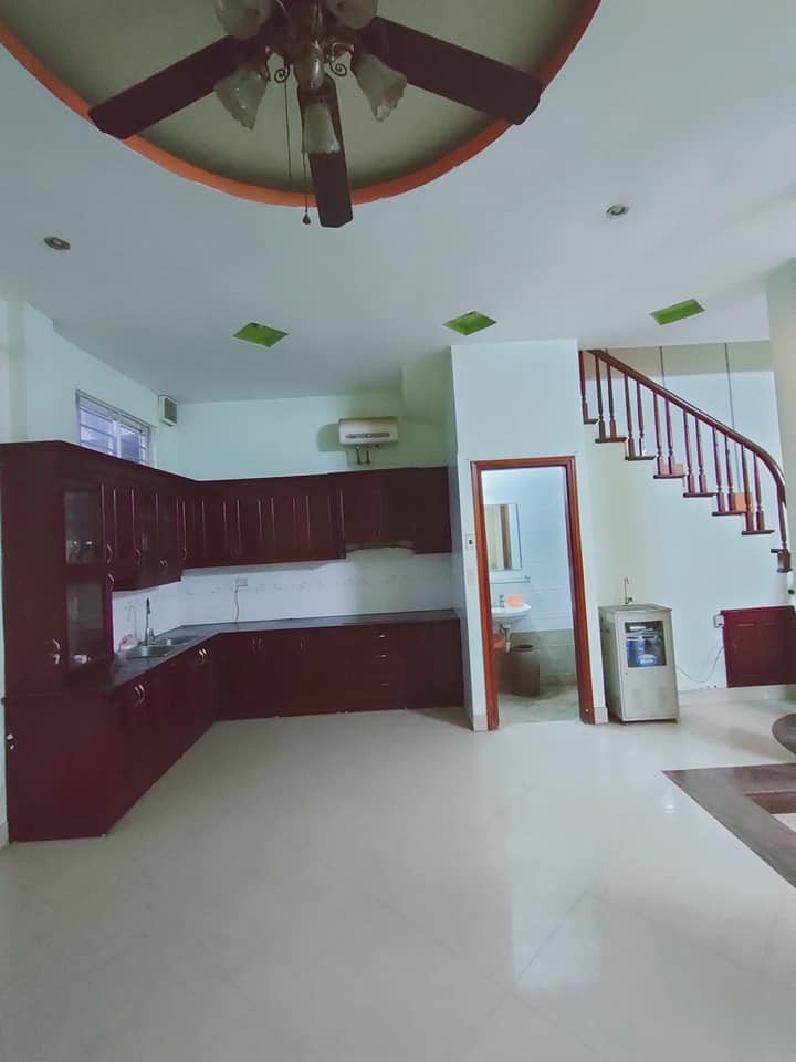 Bán nhà Giáp Bát, Hoàng Mai, 45m2, nhà đẹp, ngõ thoáng, tương lai giá trị, nhỉnh 4 tỷ. LH 0966456918.
