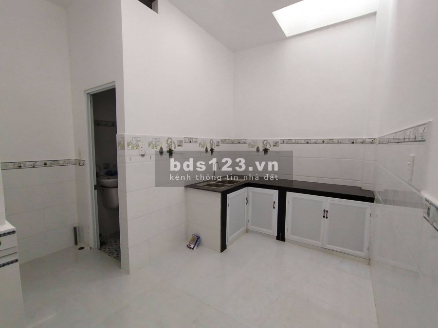 Tôi muốn bán nhà Mới vào ở ngay diện tích sử dụng 50m2, hẻm xe hơi, phường15, Tân Bình.