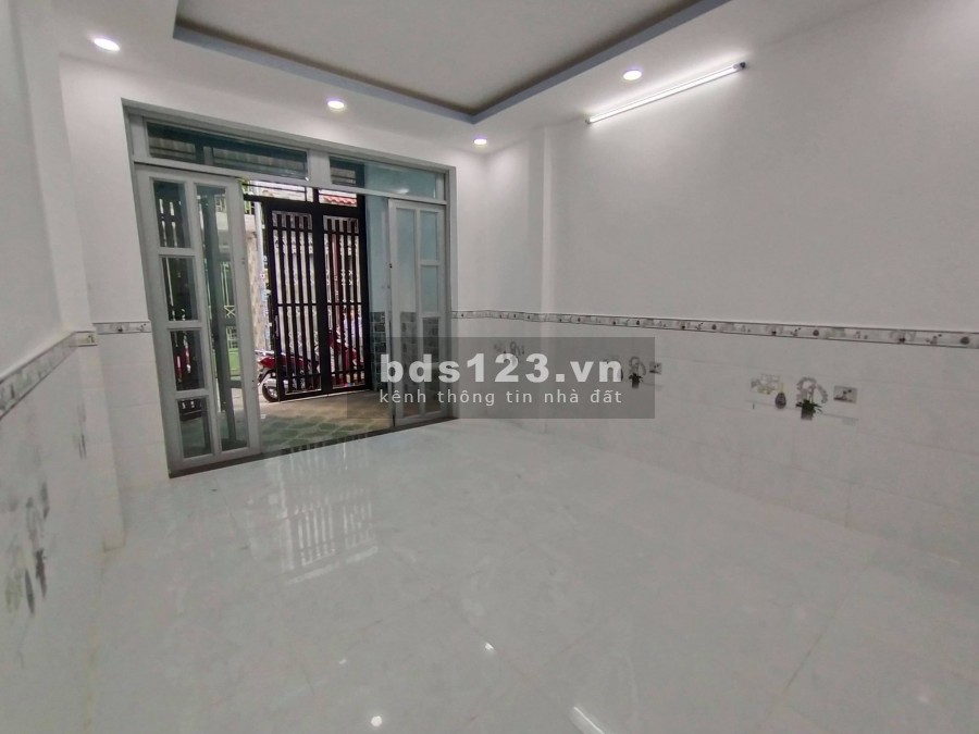 Tôi muốn bán nhà Mới vào ở ngay diện tích sử dụng 50m2, hẻm xe hơi, phường15, Tân Bình.