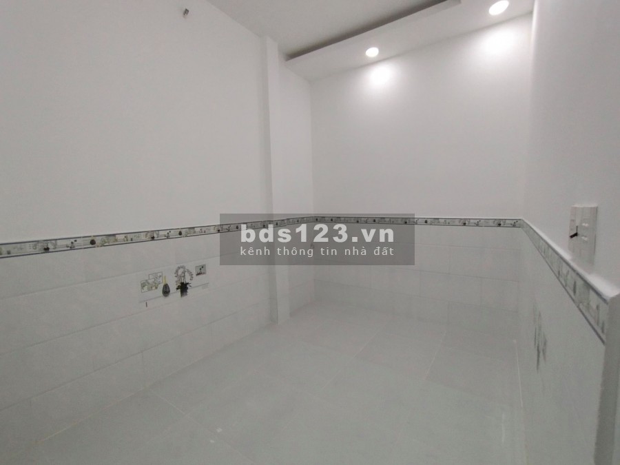Tôi muốn bán nhà Mới vào ở ngay diện tích sử dụng 50m2, hẻm xe hơi, phường15, Tân Bình.