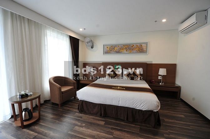 Bán gấp nhà nở hậu, Long Biên, diện tích 53m2, mt 3.5m, 5 tầng, giá 6.2 tỷ, lh 0976843906