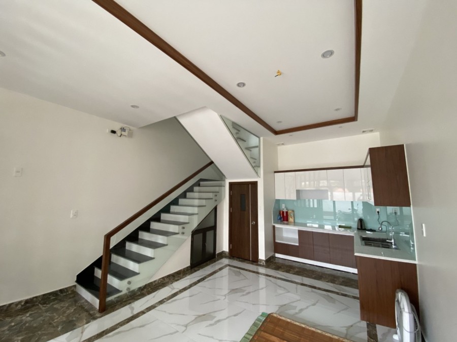 Nhà 4 tầng ngay Big C tầm view vô hạn đường Lê Hồng Phong, hướng Đông Nam, giá 3.65 tỷ
