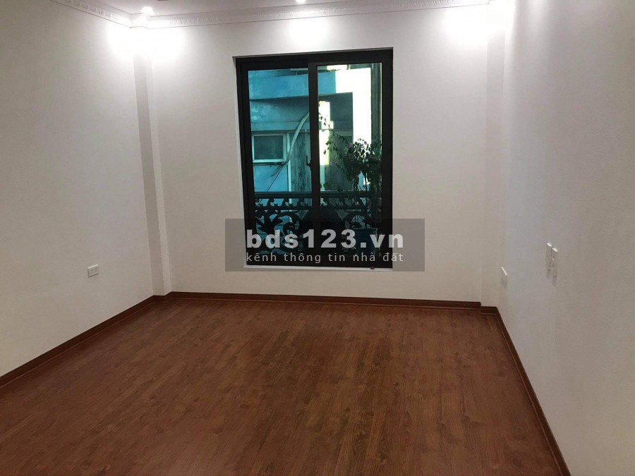Bán nhà nguyên căn đúc bê tông cốt thép 3 tầng, diện tích sử dụng 32m2 Lâm Du giá sốc