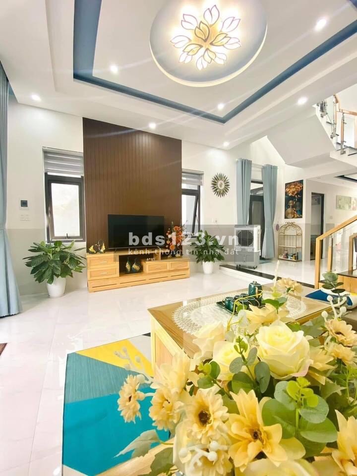 Bán nhà hẻm cực đẹp, thẳng trục, 81m2, Đường số 9, sát CV Làng Hoa, 7.7 tỷ.