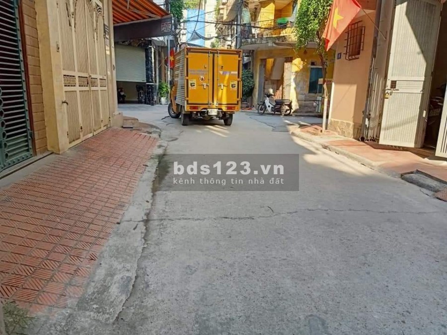 Bán nhà Nguyễn Văn Cừ phố kinh doanh sầm uất ngõ ô tô tránh mt 6m vỉa hè, giá 80 triệu/m2