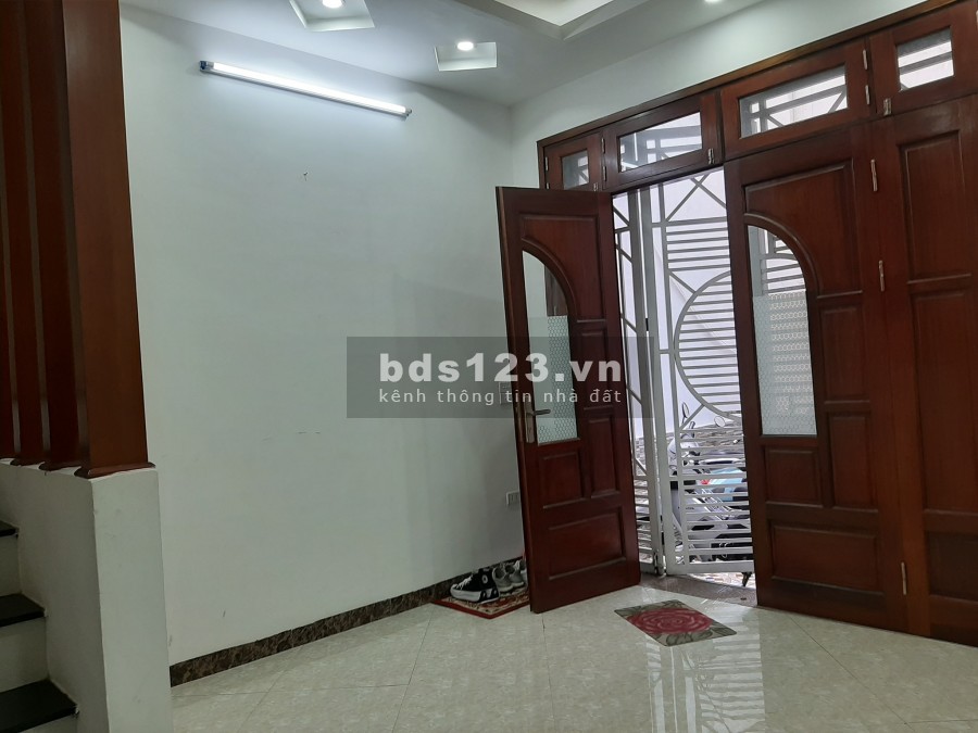Bán nhà ở ngay 5 tầng giá nhỉnh 3 tỷ, diện tích 42m2, ngõ Mai…
