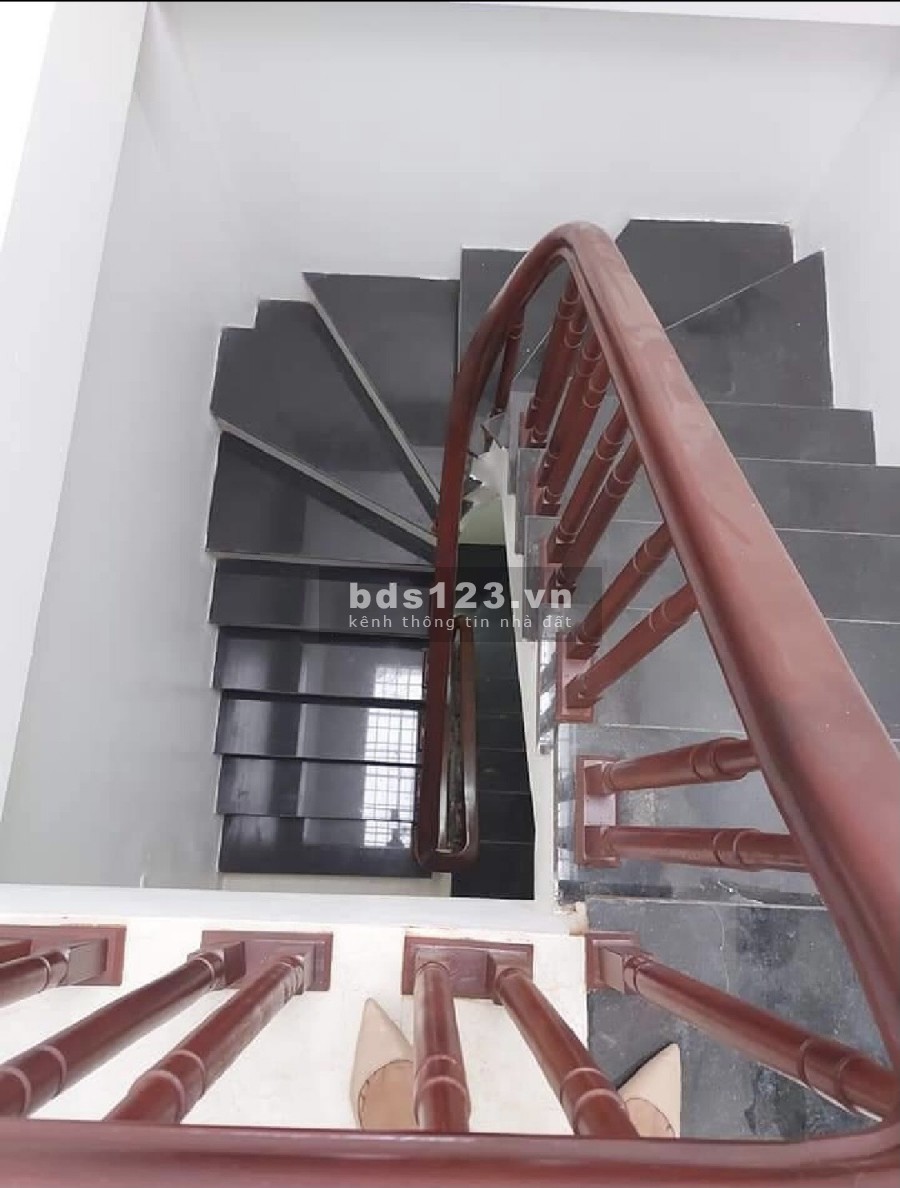 Bán nhà Cổ Nhuế mặt tiền rộng ô tô cách nhà 30m, vị trí đẹp, kinh doanh tấp nập lh 0988296228