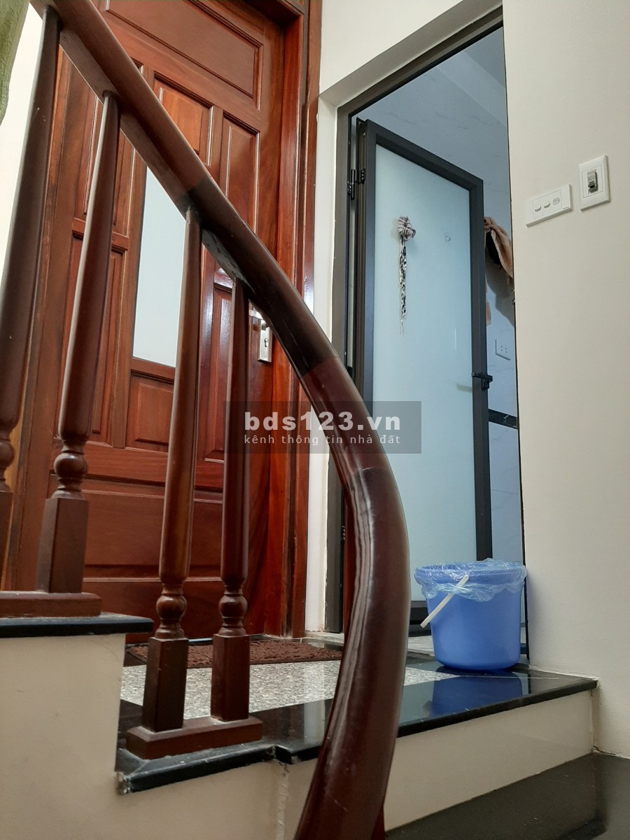 Bán nhà ở ngay 5 tầng giá nhỉnh 3 tỷ, diện tích 42m2, ngõ Mai…