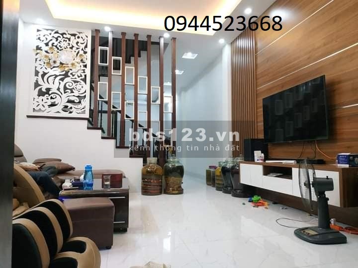 Bán nhà Giải Phóng - cách 18m ra mặt phố, DT: 40m2 giá 2,7 tỷ,…