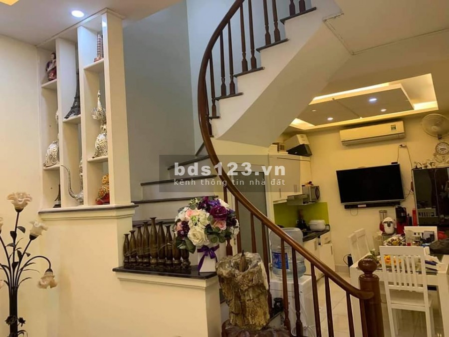 Bán nhà Thái Hà tặng nội thất đẹp lung linh diện tích sử dụng 45m2 5 tầng giá bán 5.2 tỷ