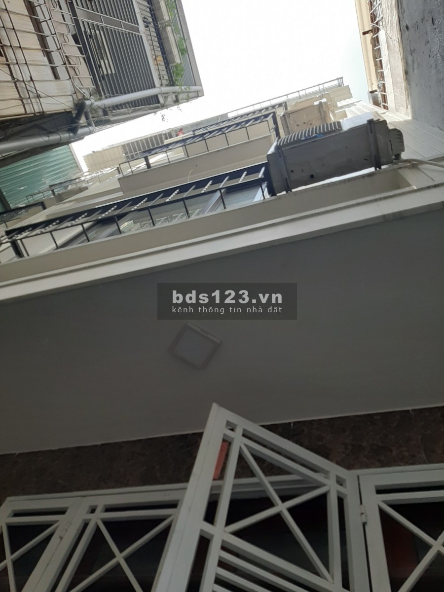 Bán nhà ở ngay 5 tầng giá nhỉnh 3 tỷ, diện tích 42m2, ngõ Mai…