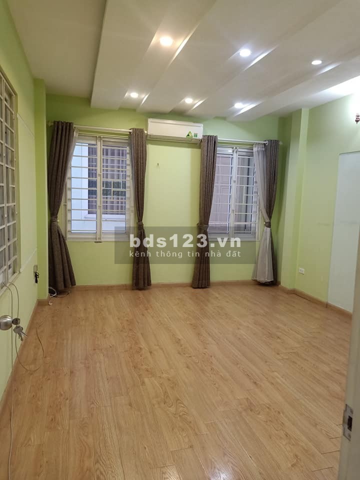 Bán nhà nguyên căn đẹp ngõ Đội Cấn, Quân Bà Đinh, dt 33m2, 6 tầng, mt 4m, giá 4.05 tỷ, lh 0975513371