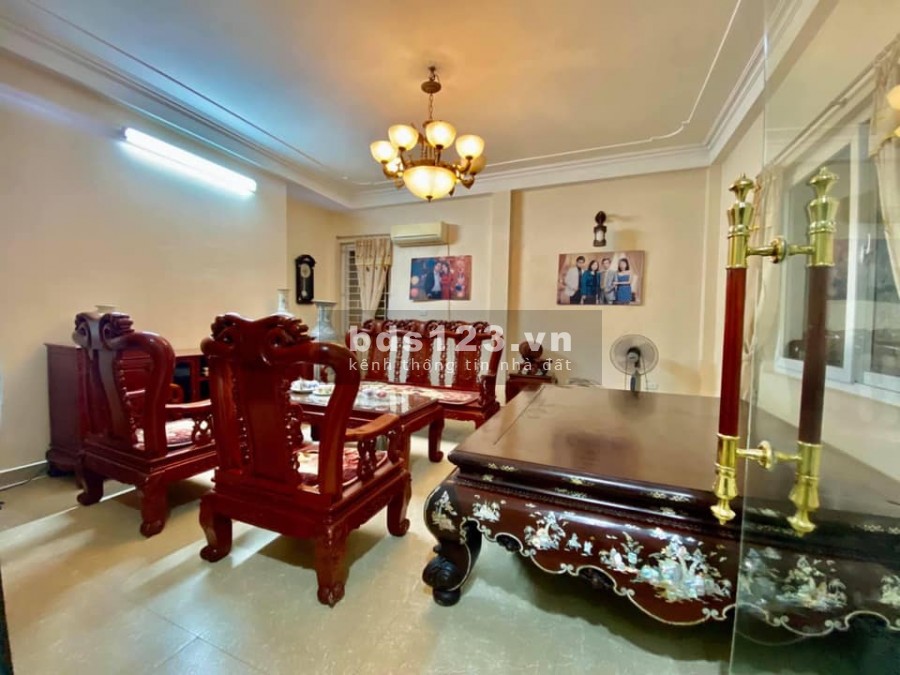 Bán nhà nguyên căn đẹp trung tâm phố Láng gần hồ ngõ sạch, dt 30m2, 5 tầng, mt 6m, giá 2.99 tỷ