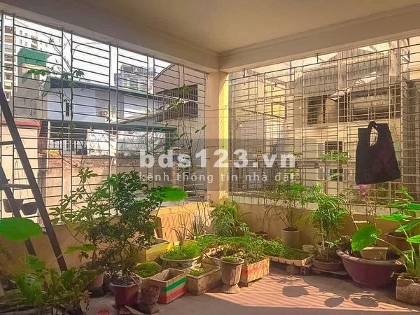 Bán nhà nguyên căn Trần Bình, dt 60m2, 4 tầng, 5 pn, sổ đỏ nở hậu, hàng hiếm bán nhanh