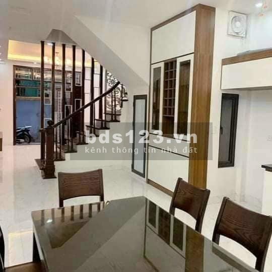 Bán nhà Giải Phóng - cách 18m ra mặt phố, DT: 40m2 giá 2,7 tỷ,…