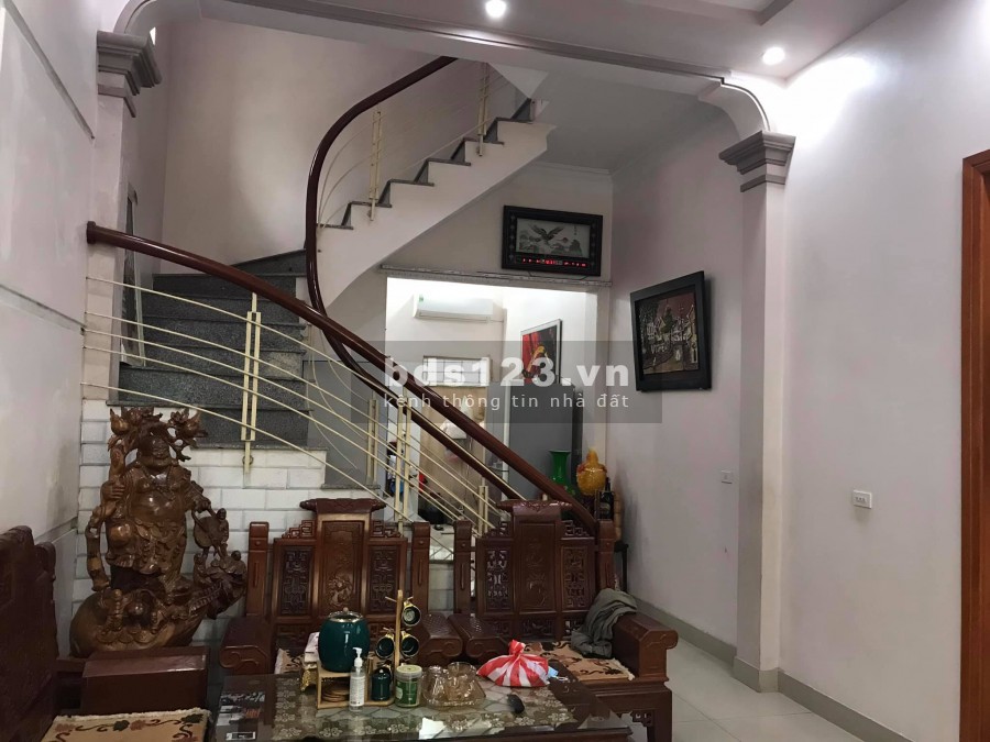 Bán nhà đường Nguyễn Văn Linh, TP HD, dt 62.5m2, mt 4.05m, 3 tầng, 3 ngủ, hướng đông