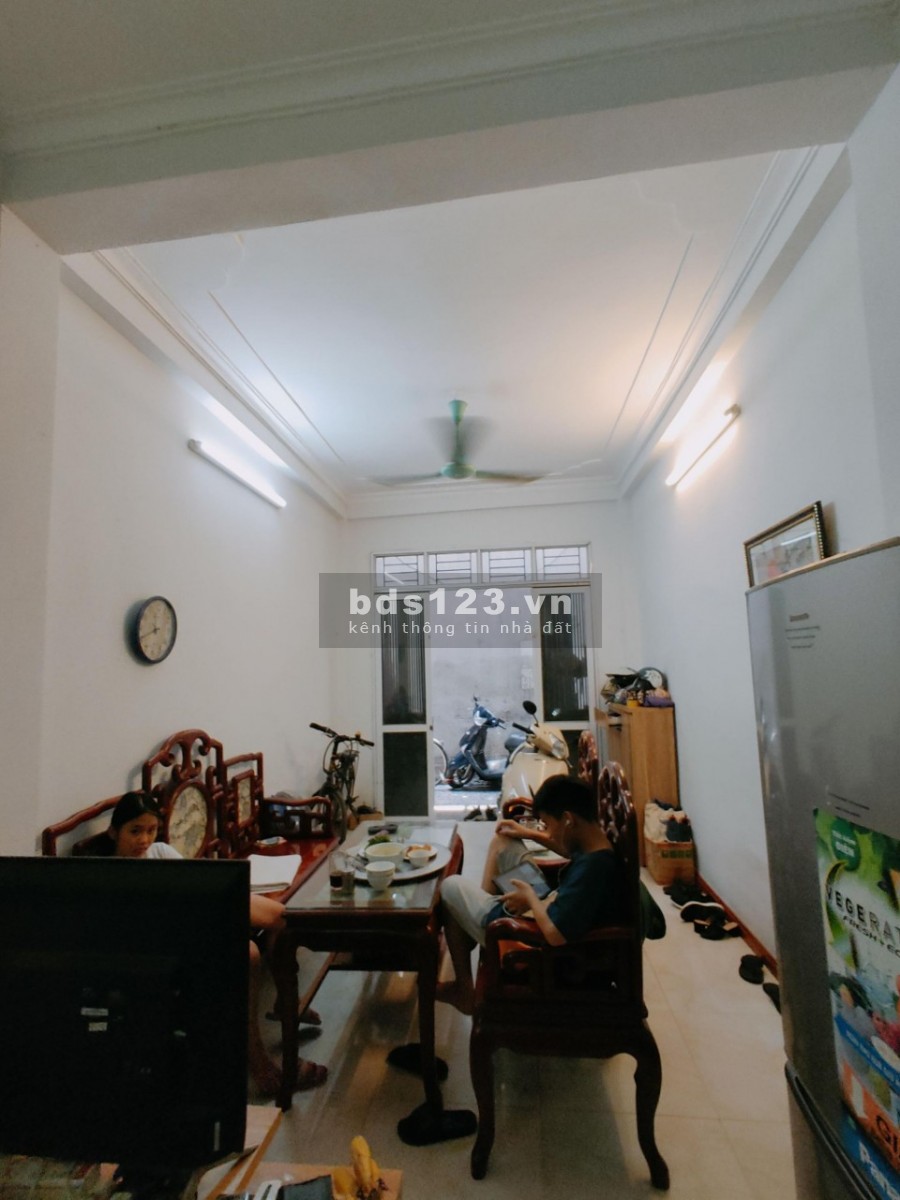 Bán gấp, nhà đẹp, ở luôn, giá cực sốc, Thụy Khuê 35m2x5T, MT3.3m. Giá nhỉnh 2 tỷ.