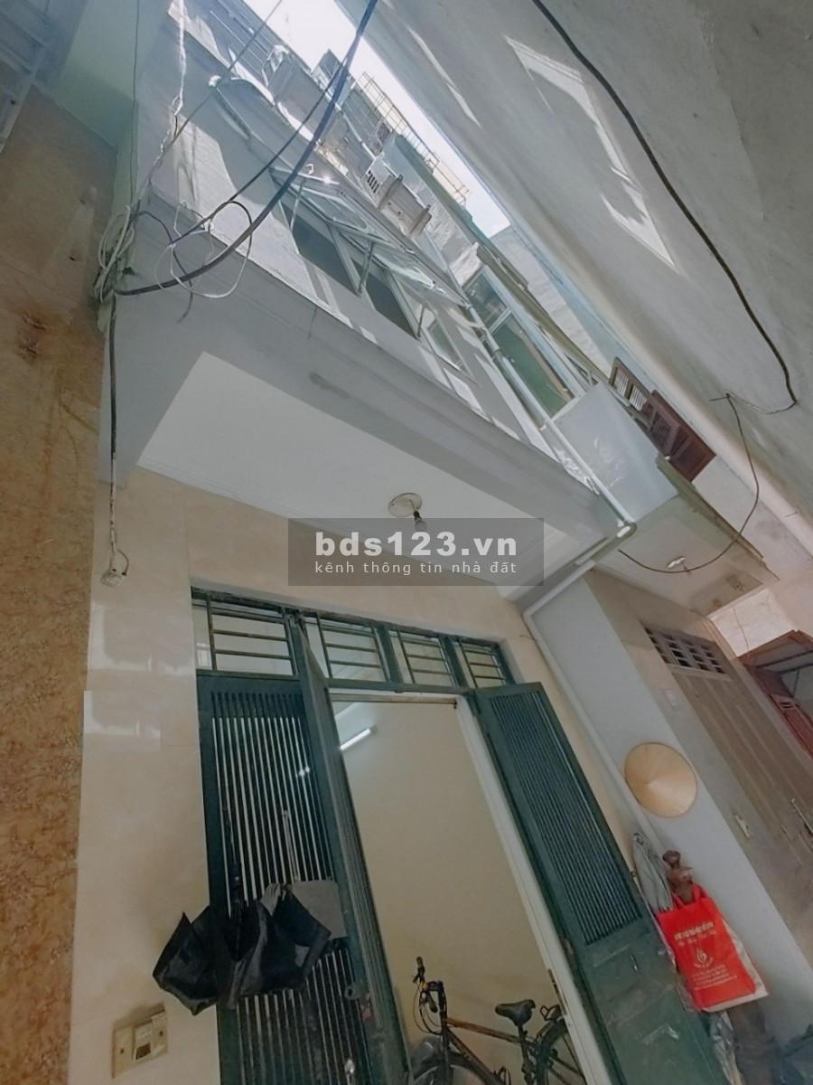 Bán gấp, nhà đẹp, ở luôn, giá cực sốc, Thụy Khuê 35m2x5T, MT3.3m. Giá nhỉnh 2 tỷ.