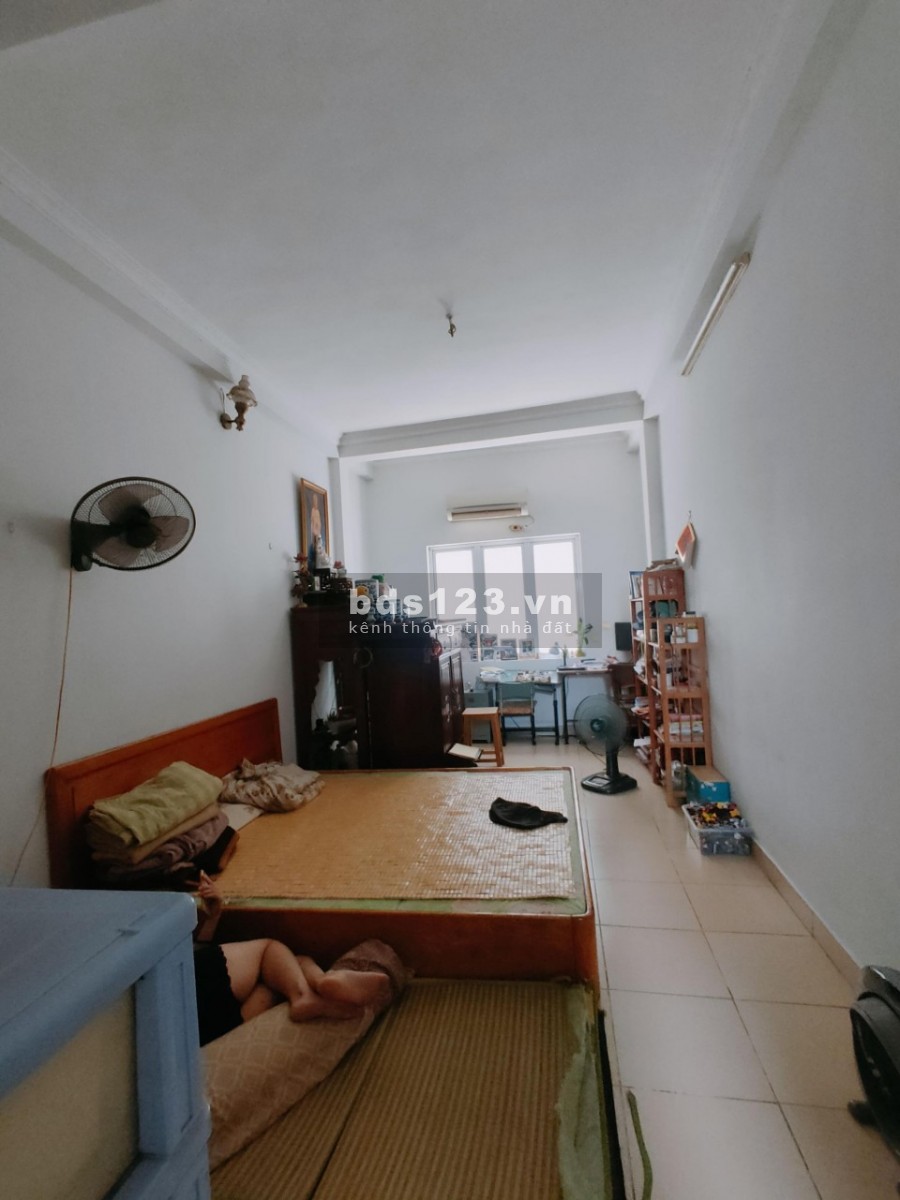 Bán gấp, nhà đẹp, ở luôn, giá cực sốc, Thụy Khuê 35m2x5T, MT3.3m. Giá nhỉnh 2 tỷ.