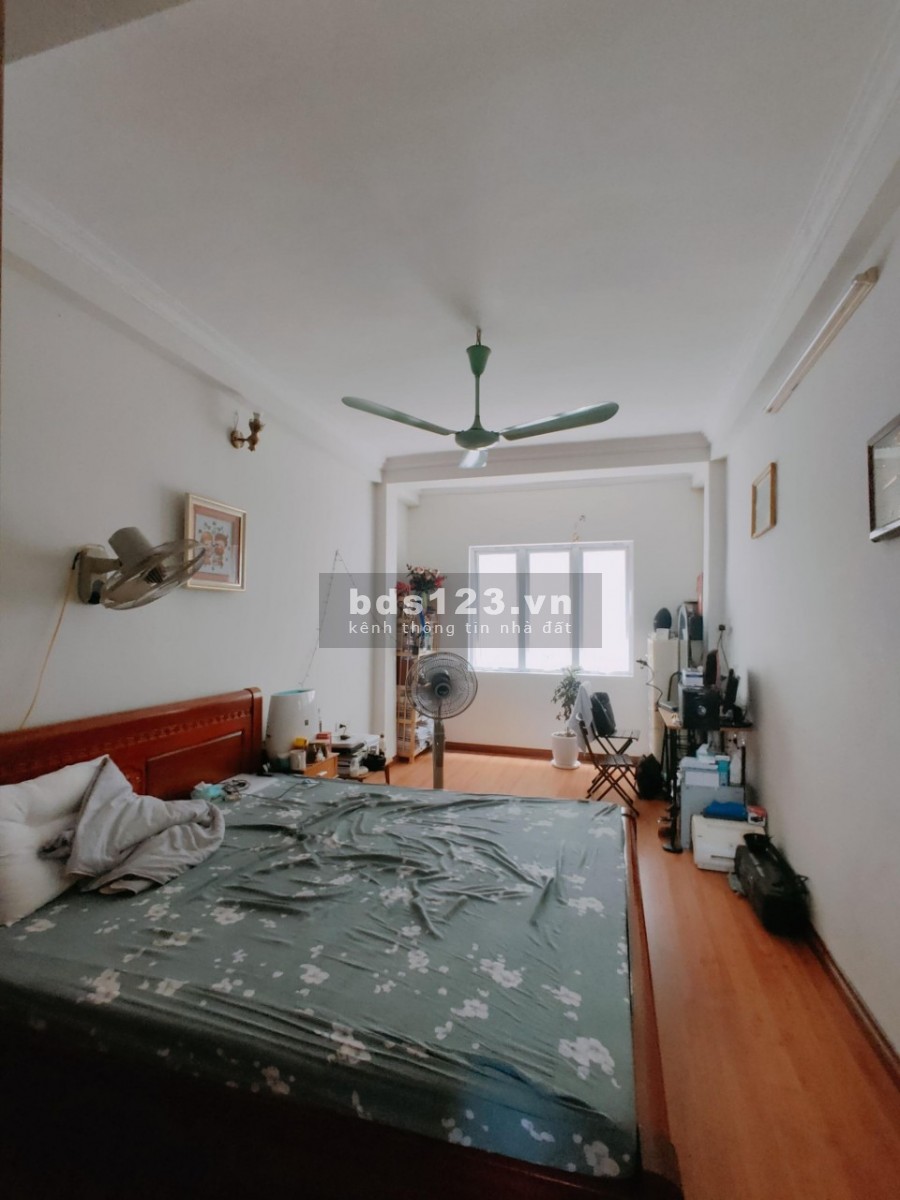 Bán gấp, nhà đẹp, ở luôn, giá cực sốc, Thụy Khuê 35m2x5T, MT3.3m. Giá nhỉnh 2 tỷ.