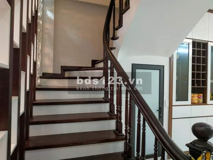 Bán nhà Giải Phóng - cách 18m ra mặt phố, DT: 40m2 giá 2,7 tỷ,…