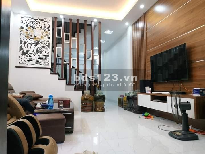 Bán nhà Giải Phóng - cách 18m ra mặt phố, DT: 40m2 giá 2,7 tỷ,…