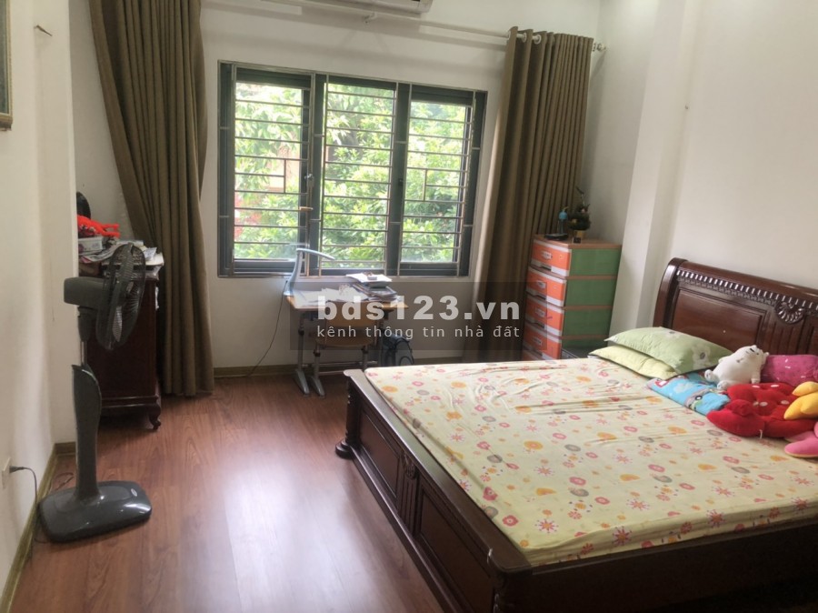 Bán Nhà liền kề 81m2, 5 tầng, gara ô tô , kinh doanh, Phường Dịch Vọng quận Cầu Giấy Hà Nội