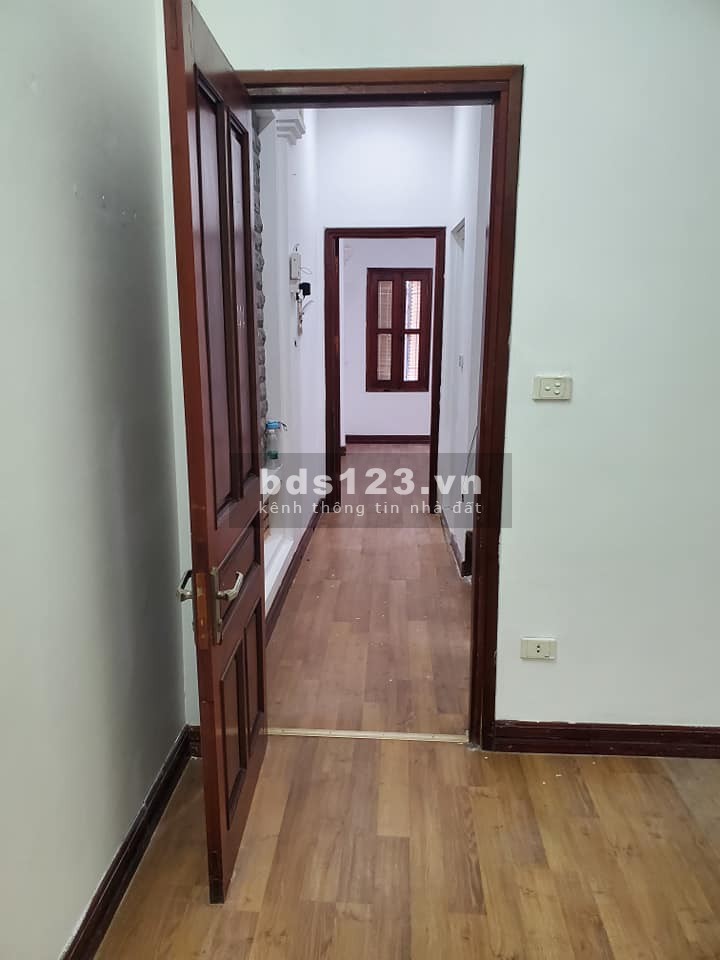 Nhà Nguyễn Khánh Toàn 50m 4tầng 5.6 tỷ Cầu Giấy, 2 mặt thoáng, có sân để xe rộng