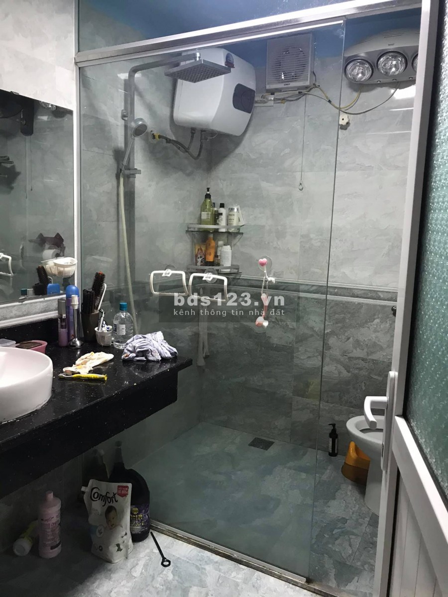 Bán nhà đường Nguyễn Văn Linh, TP HD, dt 62.5m2, mt 4.05m, 3 tầng, 3 ngủ, hướng đông