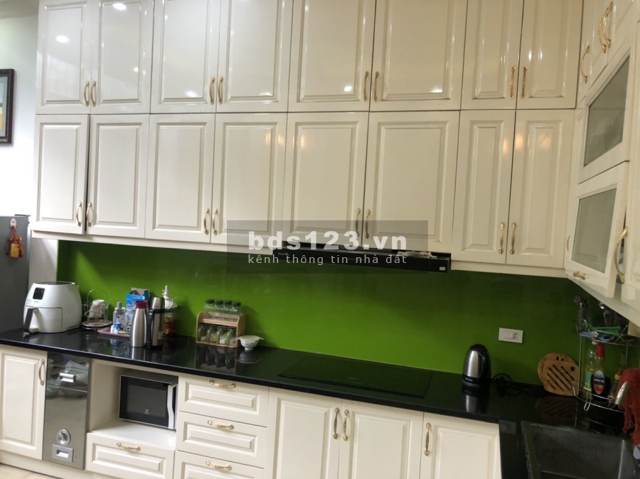 Bán Nhà liền kề 81m2, 5 tầng, gara ô tô , kinh doanh, Phường Dịch Vọng quận Cầu Giấy Hà Nội