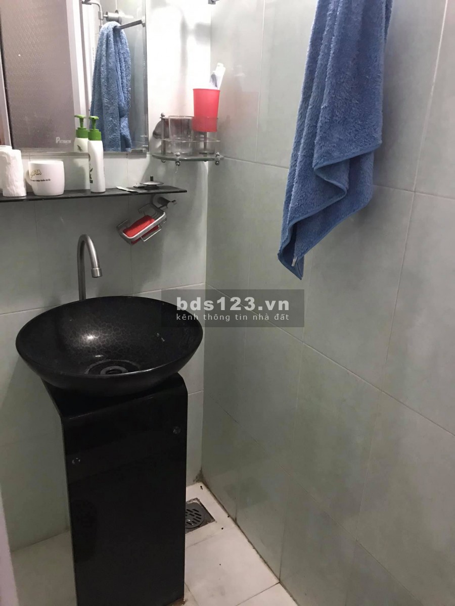 Bán nhà đường Nguyễn Văn Linh, TP HD, dt 62.5m2, mt 4.05m, 3 tầng, 3 ngủ, hướng đông